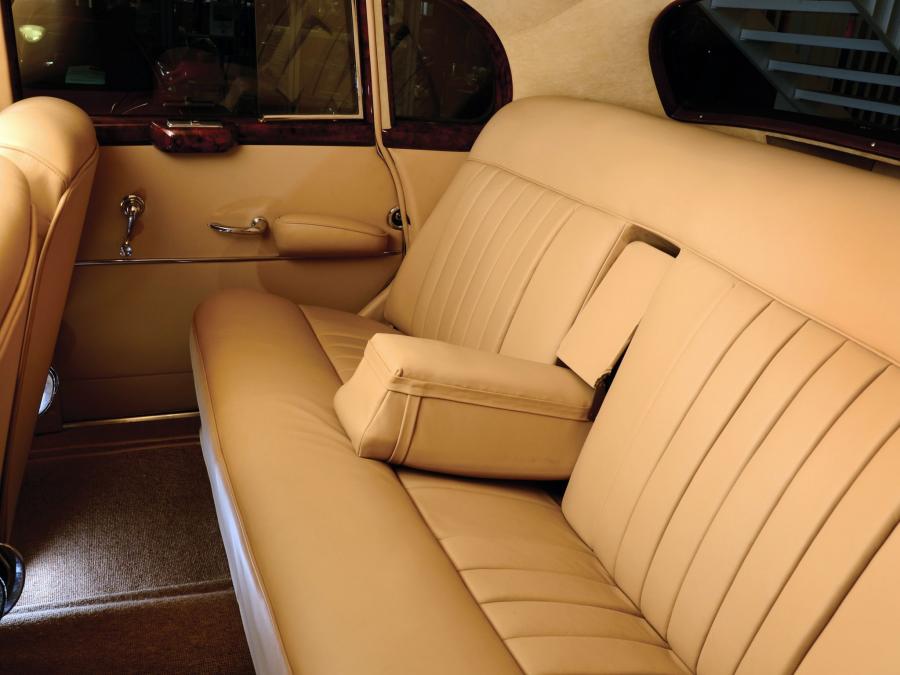  Mercedes-Benz 300 Limousine 1951 года  (фото 15 из 23)